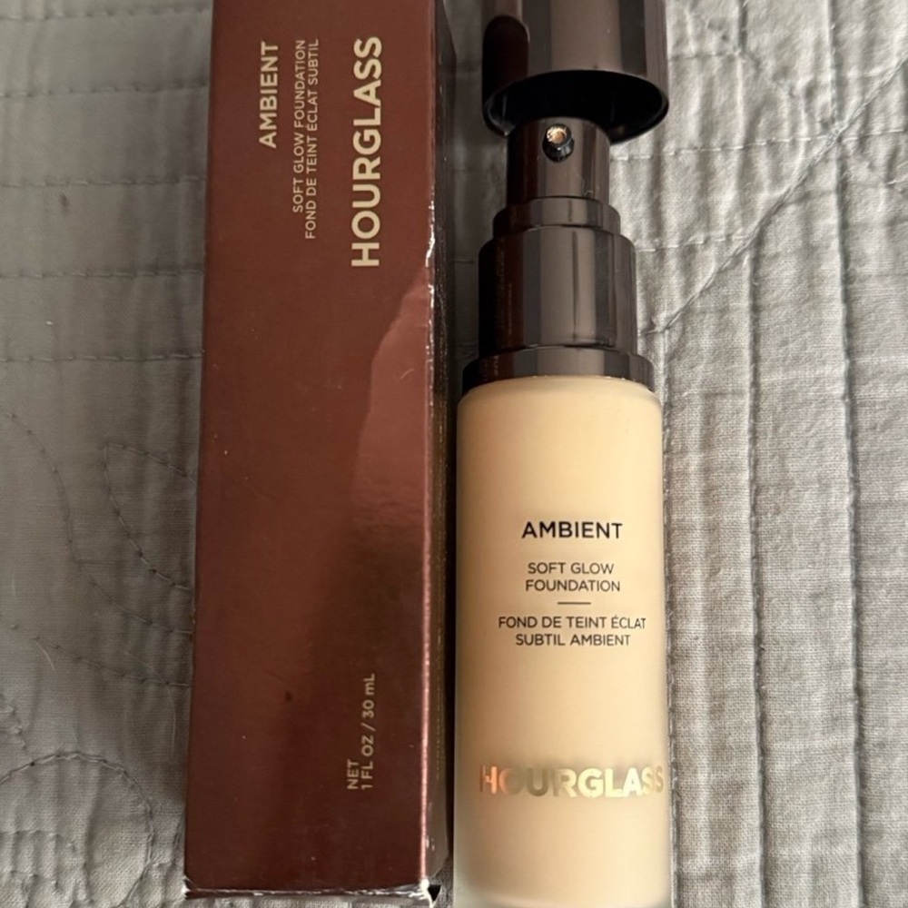 Hourglass Ambient Foundation shade 4